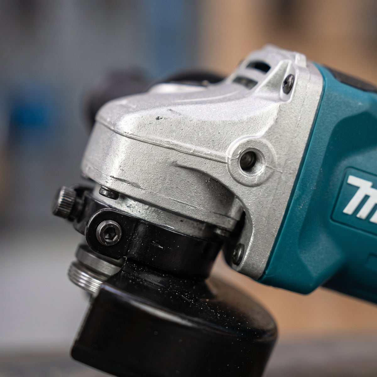 Makita DGA404 18V Cordless Brushless Angle Grinder – Bare Tool